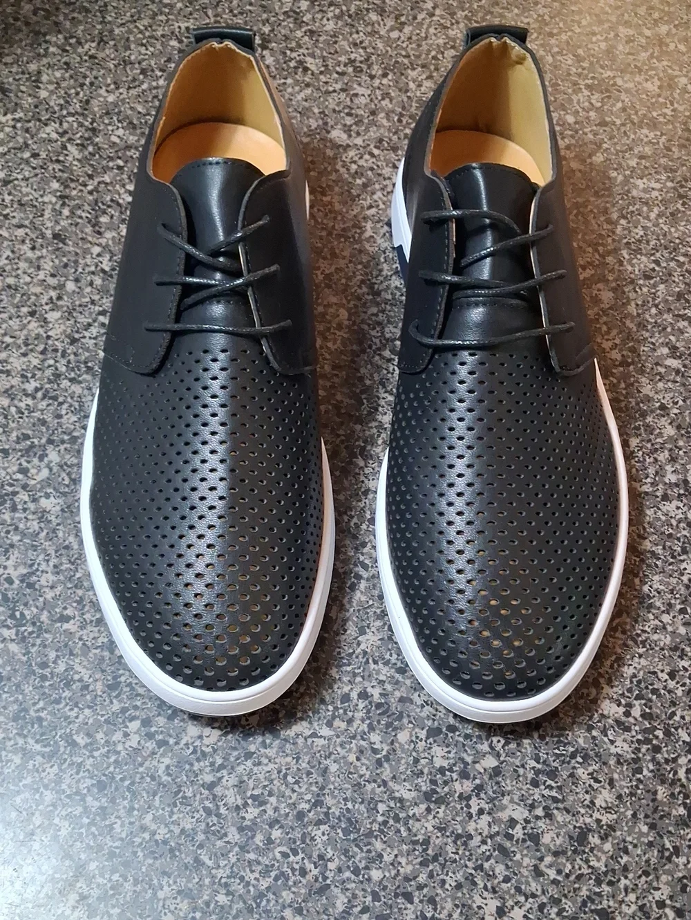 Men's Black Perforated Casual Lace-Up Shoes Size 10.5